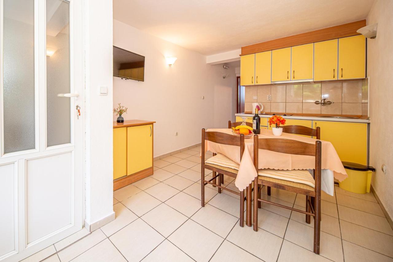 Apartment Knezevic Petrovac na moru Exterior foto