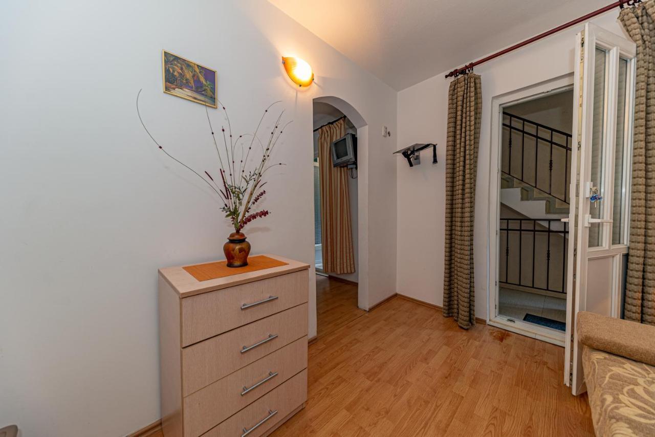 Apartment Knezevic Petrovac na moru Exterior foto