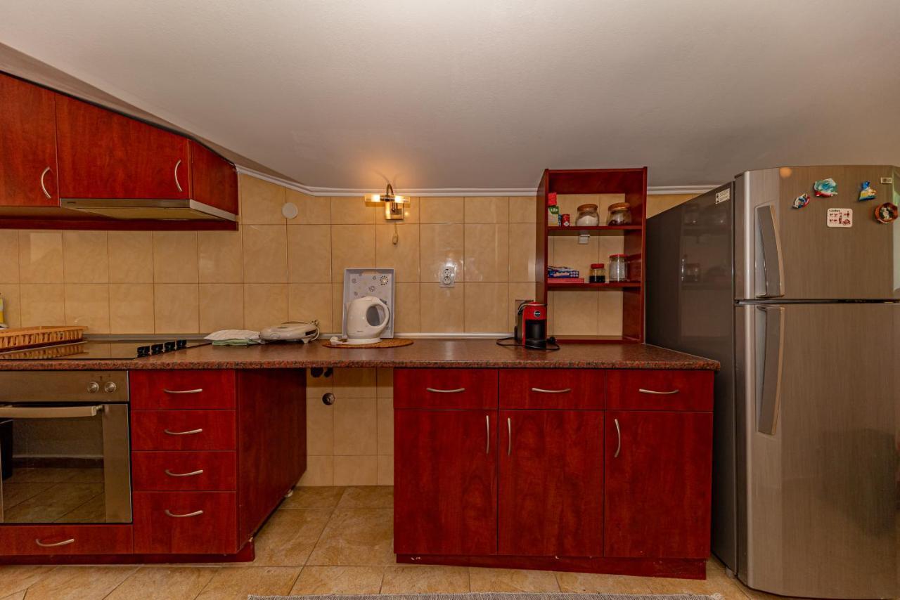 Apartment Knezevic Petrovac na moru Exterior foto