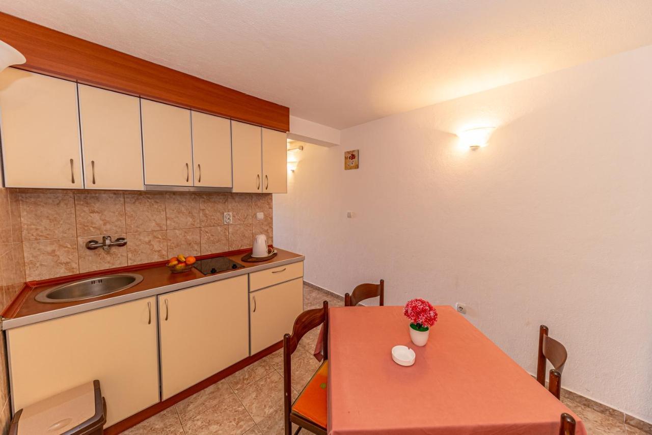 Apartment Knezevic Petrovac na moru Exterior foto