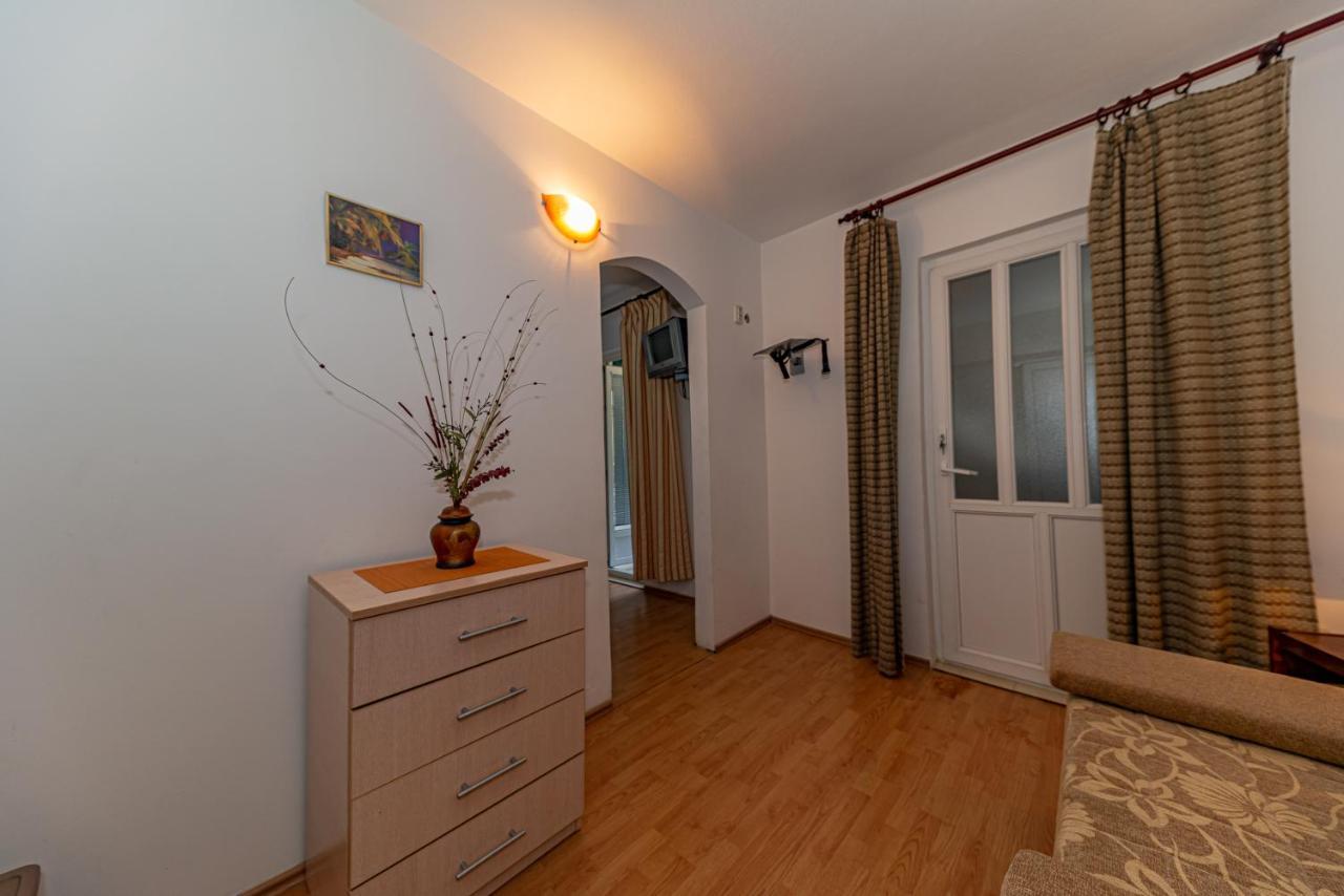 Apartment Knezevic Petrovac na moru Exterior foto