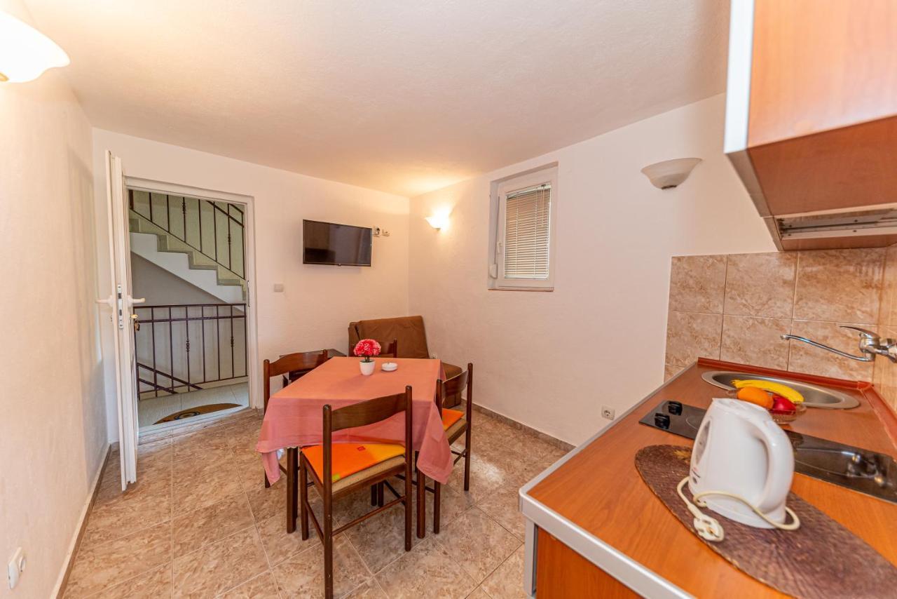 Apartment Knezevic Petrovac na moru Exterior foto