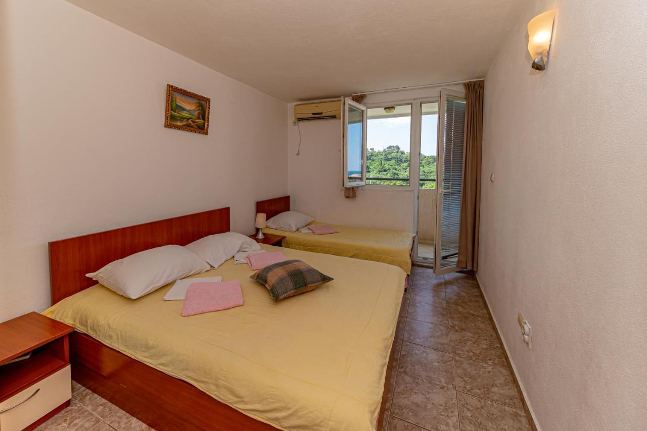 Apartment Knezevic Petrovac na moru Exterior foto